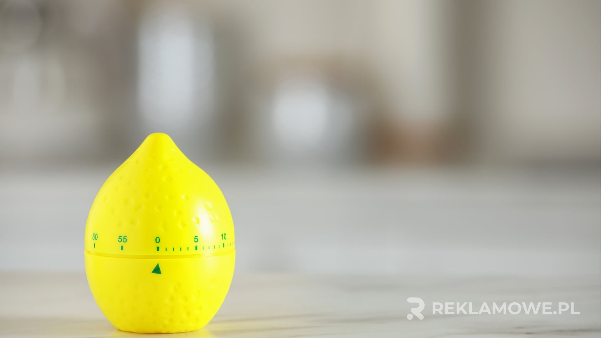 Integracja minutników reklamowych z mediami społecznościowymi