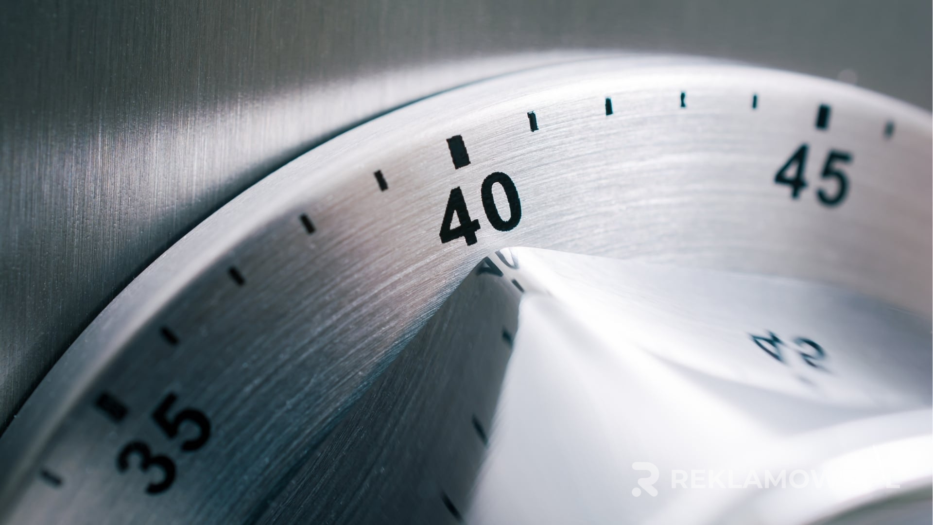 Minutniki reklamowe i ich wpływ na konwersję w e-commerce